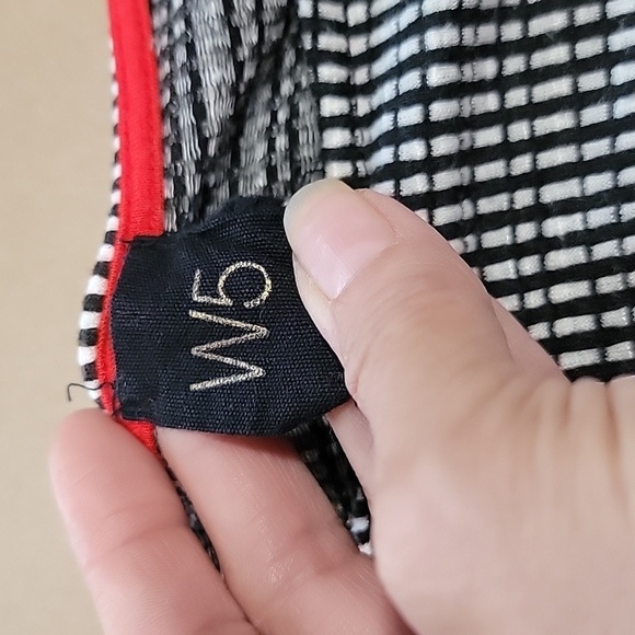 W5 Size L Black & White Textured Twist Front Top, Excellent Used Condition - Picture 12 of 13